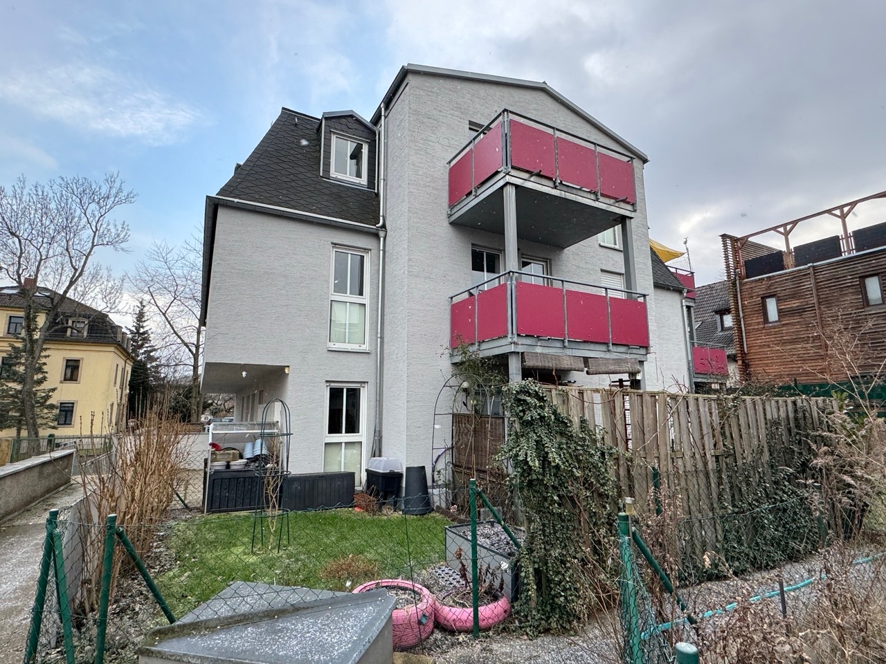 Hausansicht Grundstücksseite 
