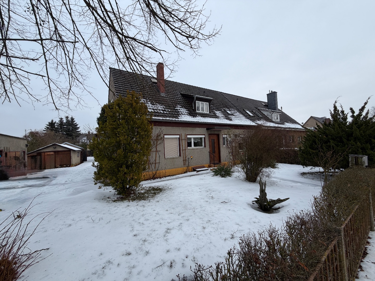 Doppelhaushälfte Straßenansicht